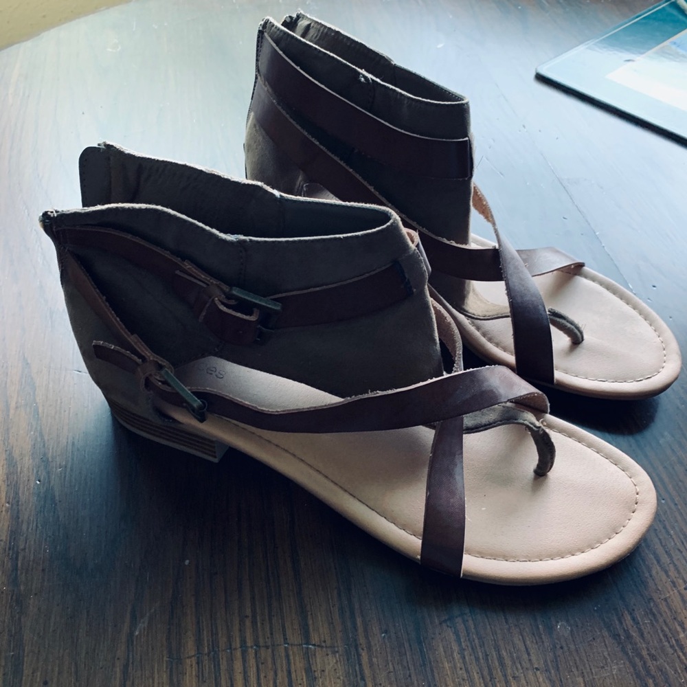 Women’s sandals